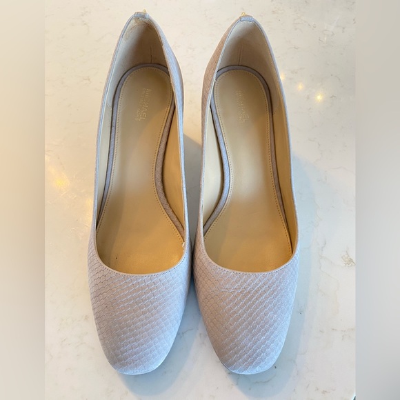 MK heels. 2.5”, like new. Size 10 - Picture 3 of 3